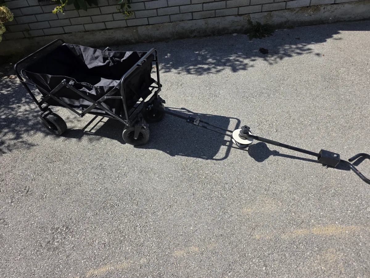 Voziček s podaljšanim ročajem, pripravljen za nalaganje